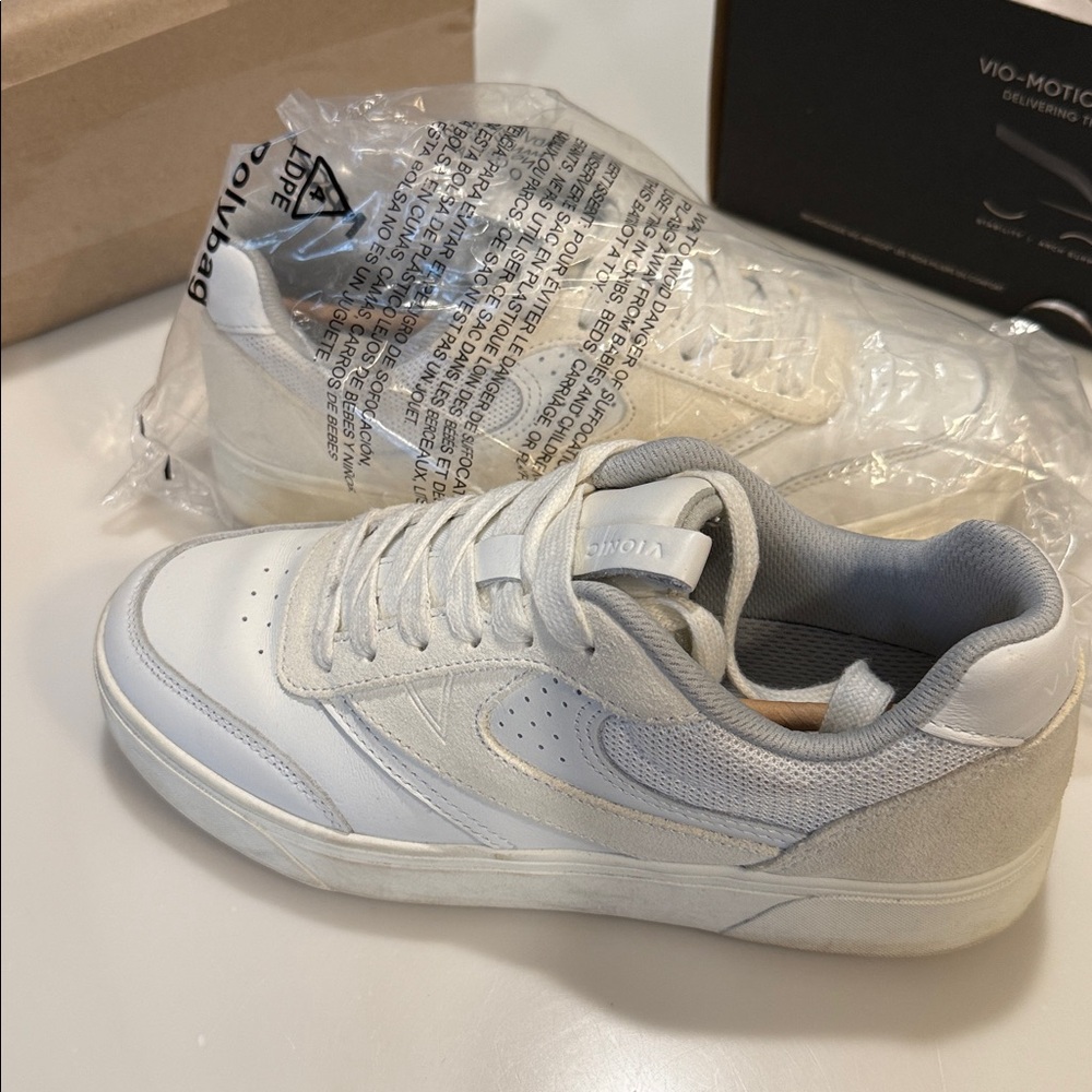 Vionic Brand New women’s sneakers!